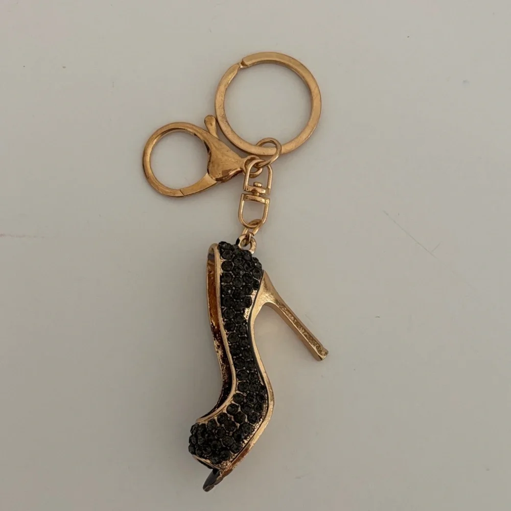 Elegant Black and Gold High Heel Keychain - Picture 2 of 6
